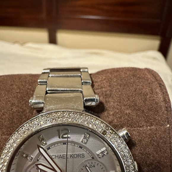 Michael Kors Watch - Picture 2 of 5